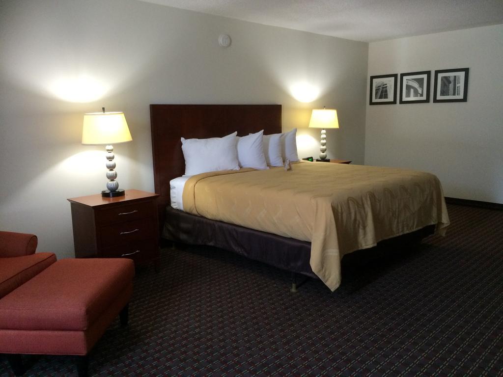 Quality Inn Акворт Екстер'єр фото