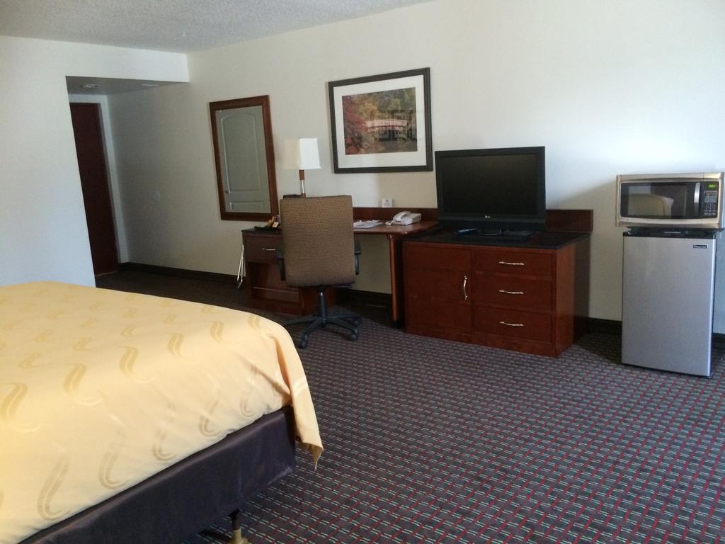 Quality Inn Акворт Екстер'єр фото