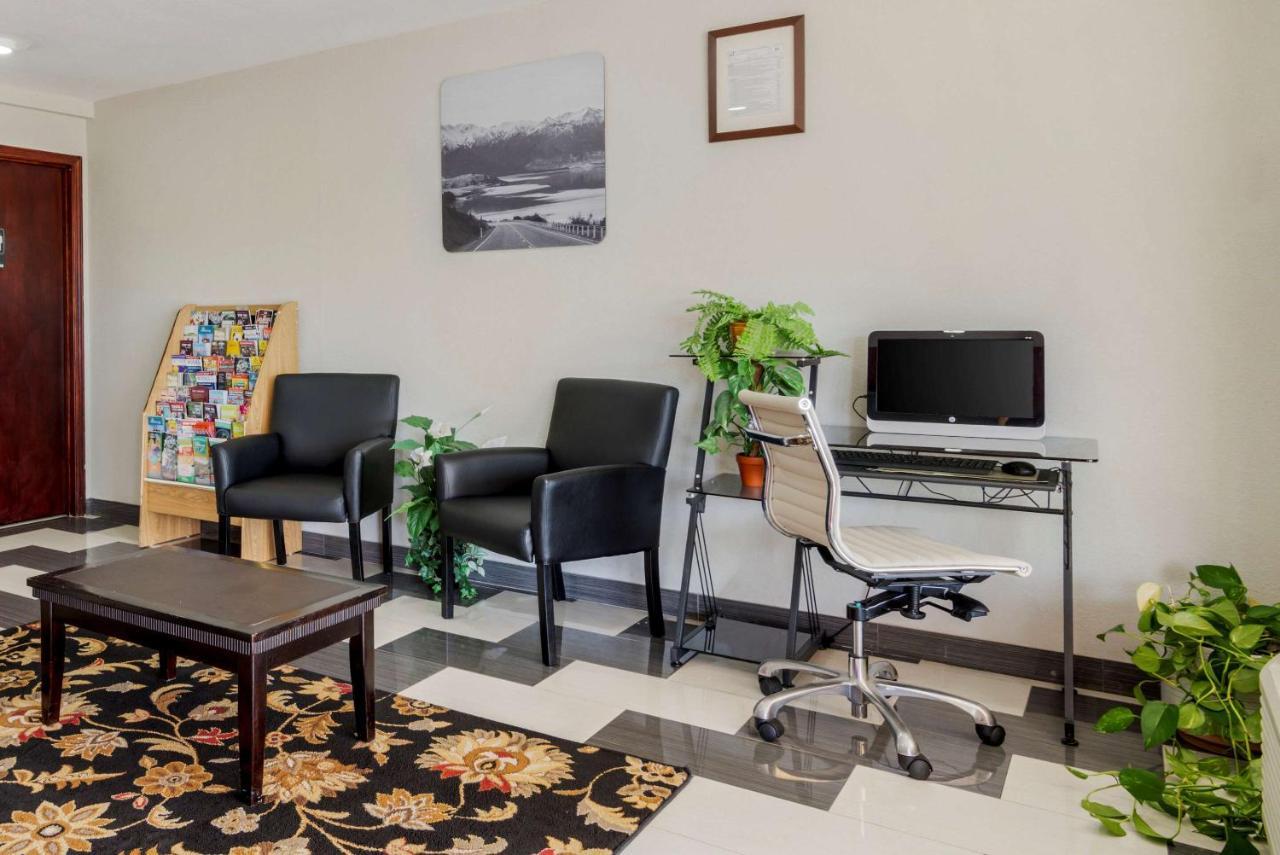 Quality Inn Акворт Екстер'єр фото