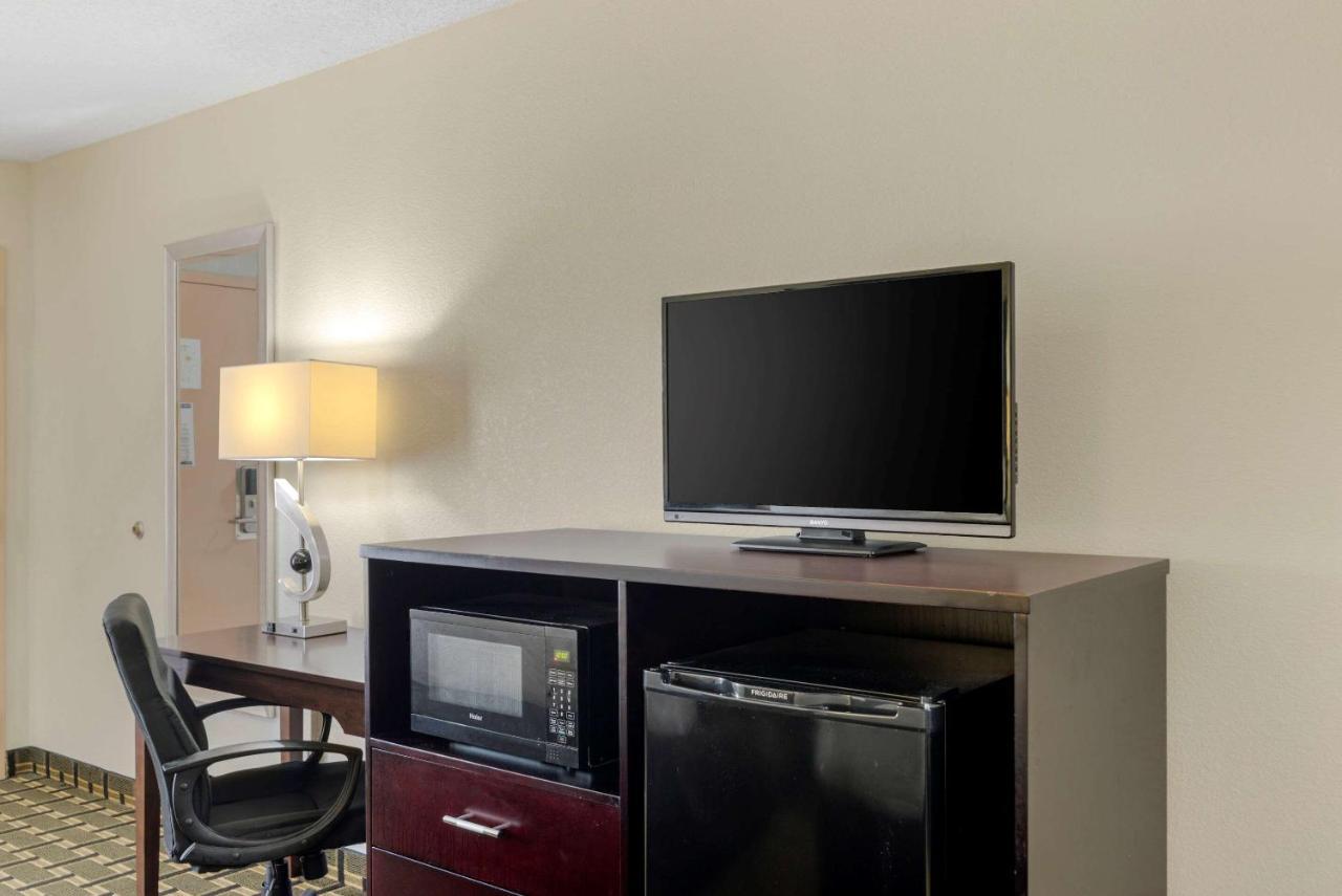 Quality Inn Акворт Екстер'єр фото