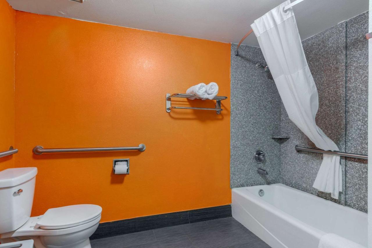 Quality Inn Акворт Екстер'єр фото