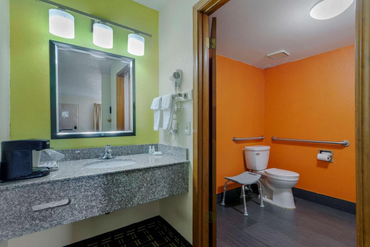 Quality Inn Акворт Екстер'єр фото
